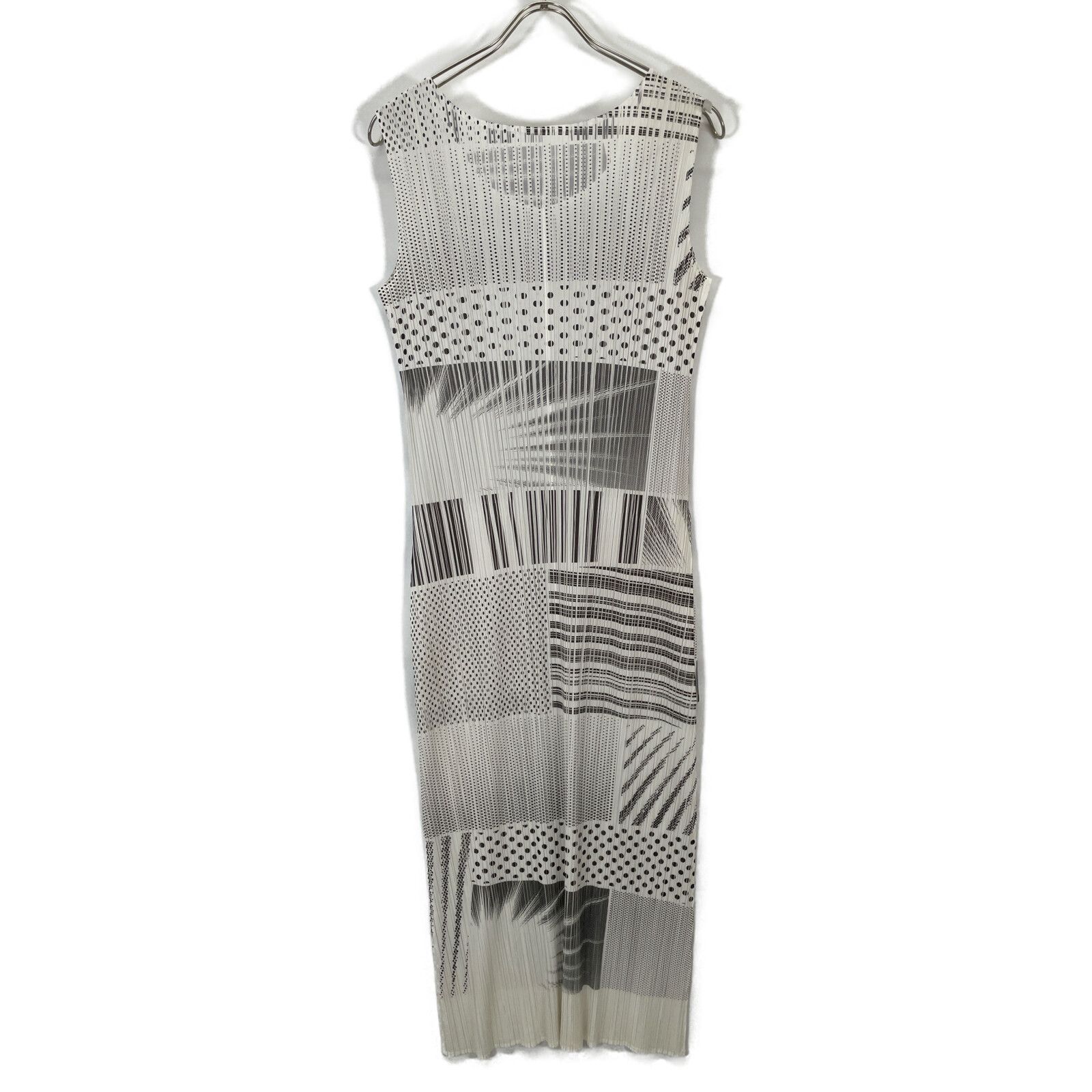 PLEATS PLEASE