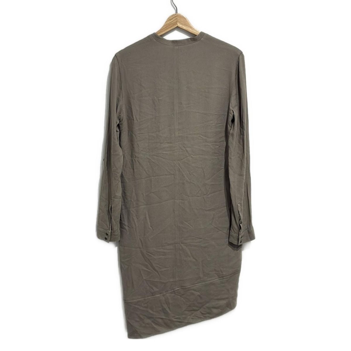 グレーベージュ