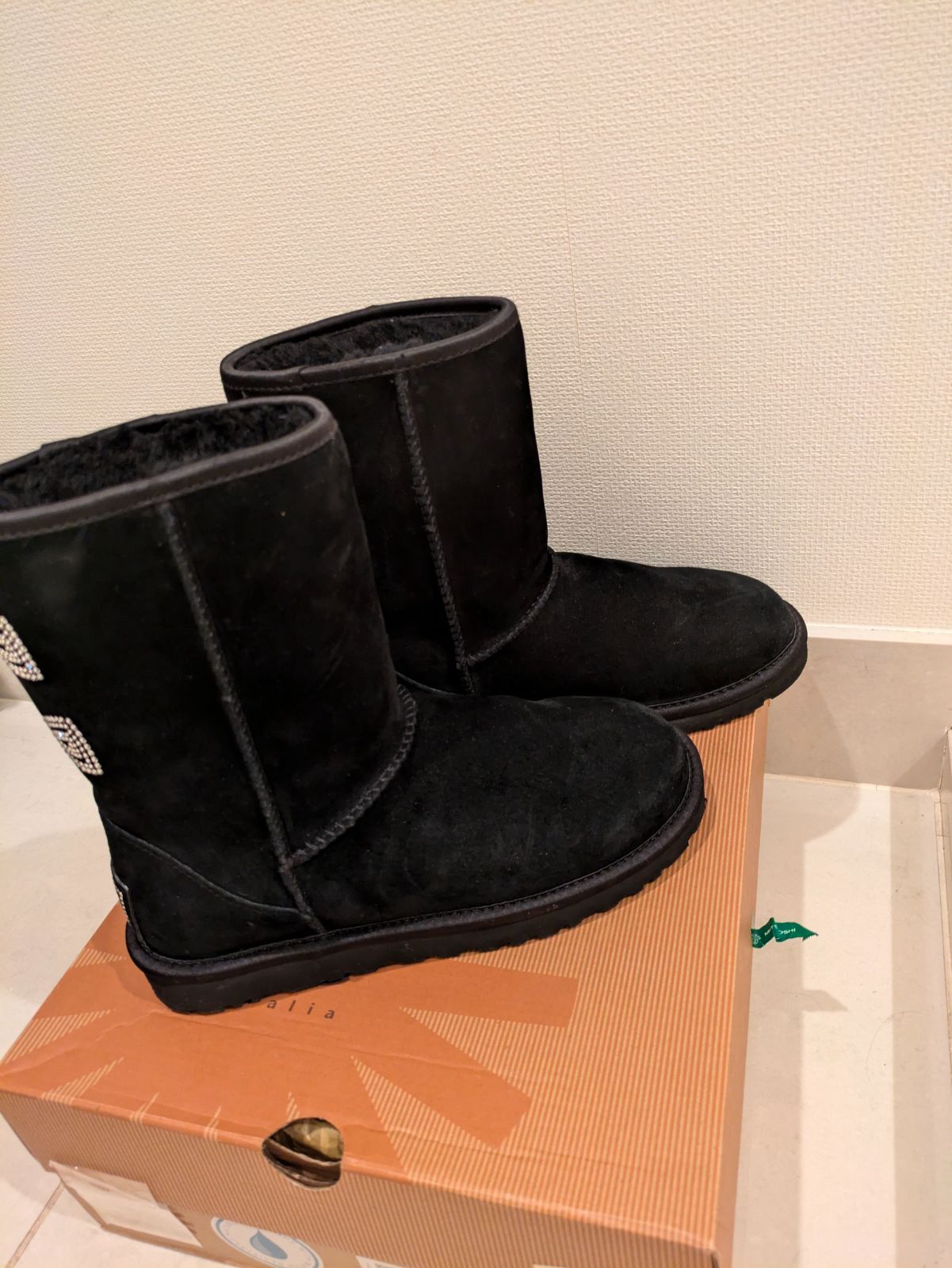 美品 UGG アグ スワロフスキー ムートンブーツ 24cm 未使用品】UGG