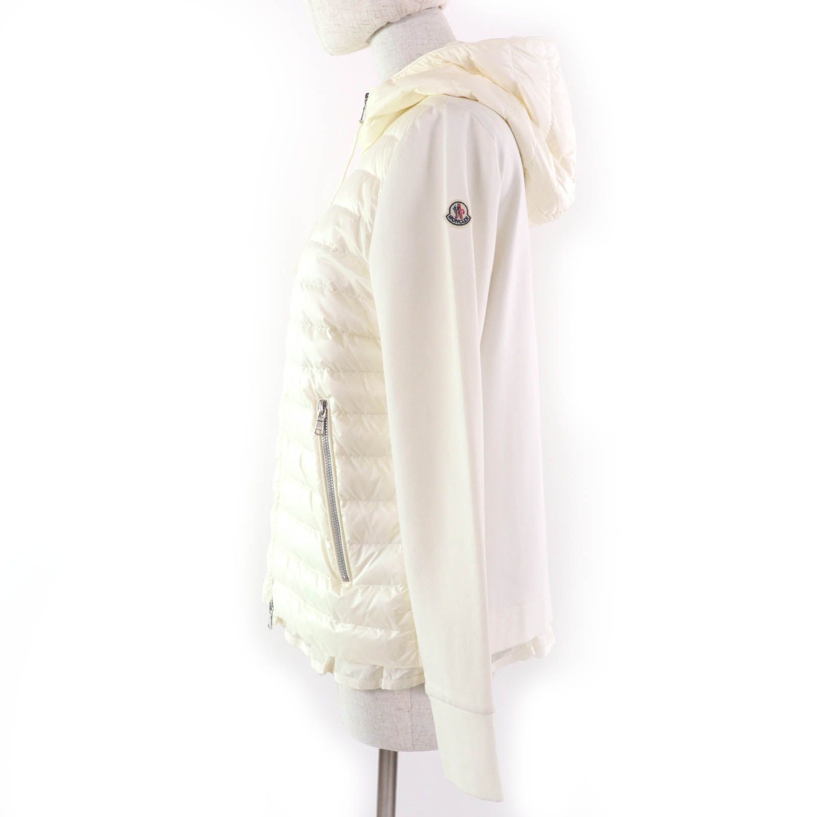 MONCLERモンクレール　アイボリー ダウンジップアップトレーナー　Ｍサイズ 美品☆MONCLER モンクレール MAGLIA ロゴワッペン・フード付 ZIP
