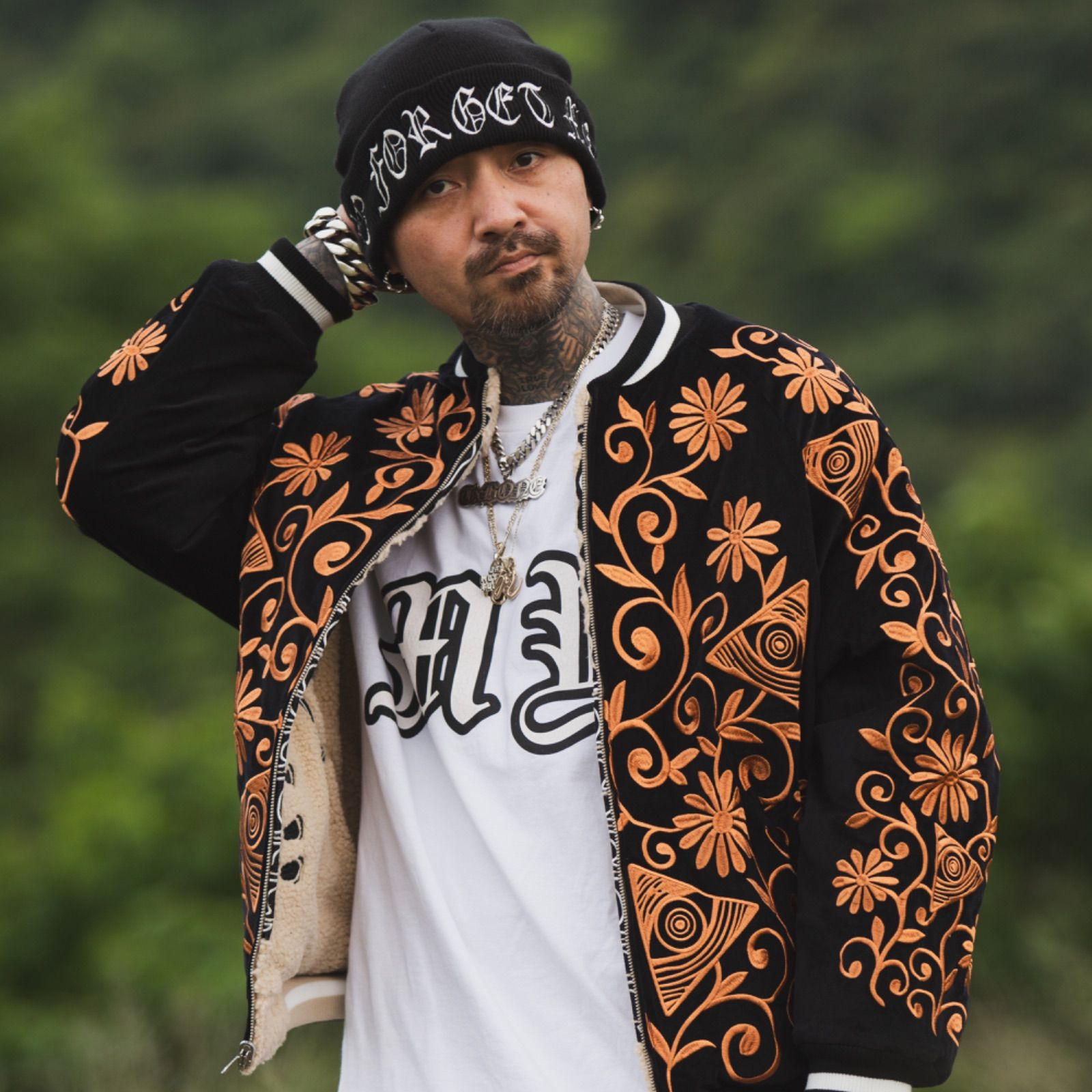 MAYO BONES EMBROIDERY REVERSIBLE BOMBER JACKET - BEIGE × BLACK 