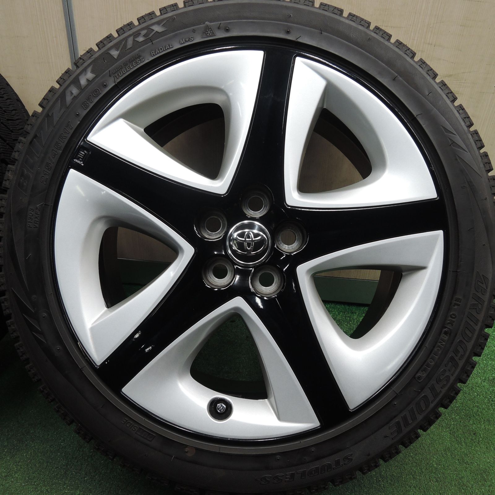 送料無料* バリ溝！キレイ！9.5分☆トヨタ 50系 プリウス ツーリング 純正 215/45R17 スタッドレス ブリヂストン ブリザック VRX  PCD100/5H☆4021705HAス - メルカリ