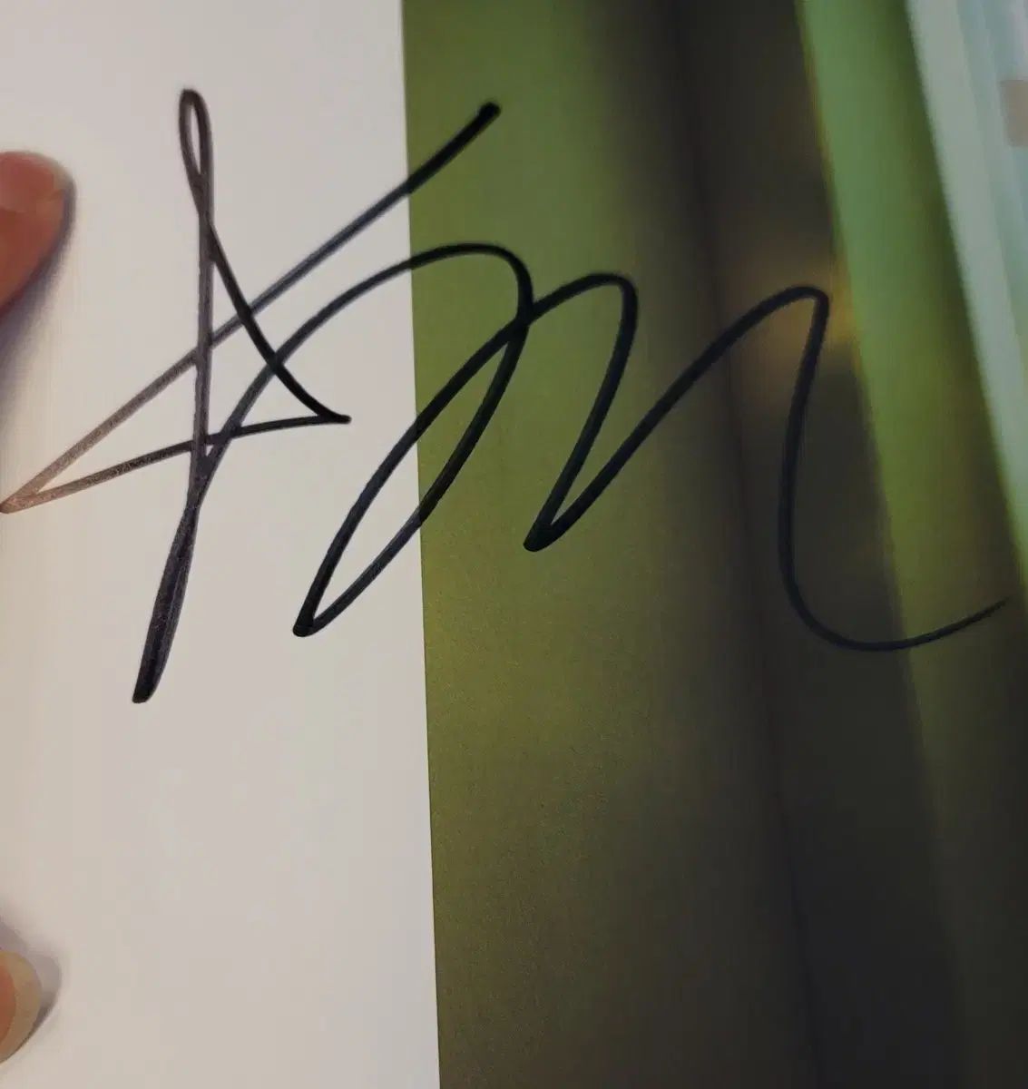 LE SSERAFIM(ルセラフィム・ルセラ) サインを売っています LE SSERAFIM