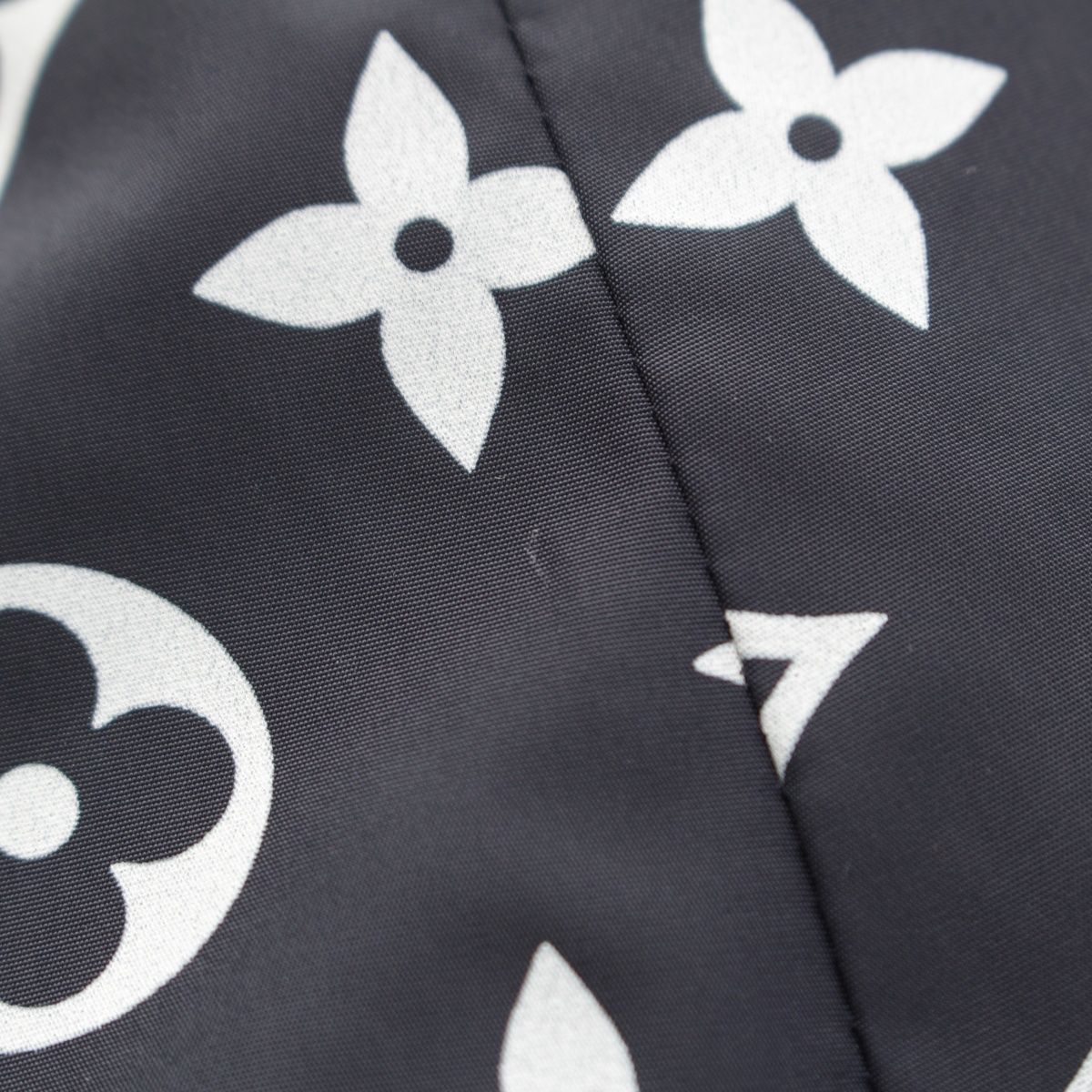 ルイヴィトン 24AW ナイロン モノグラムプリント トラック パンツ  