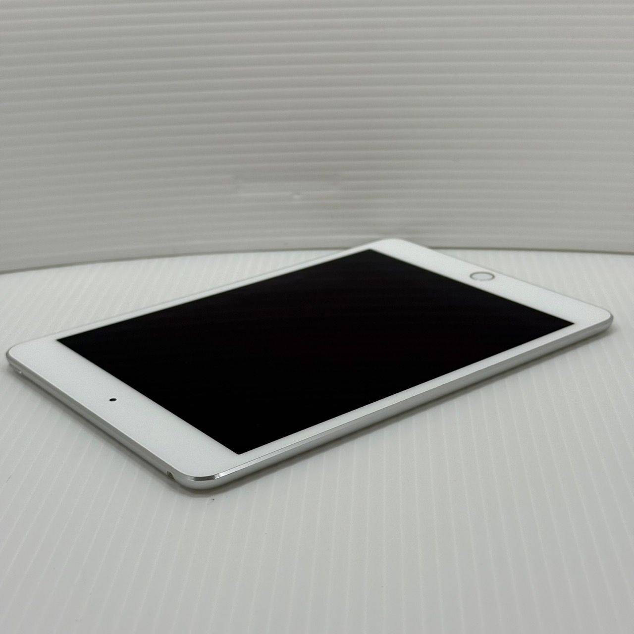 ☆iPad Mini 4 WIFIモデル シルバー128GB（MK9P2J/A）Model