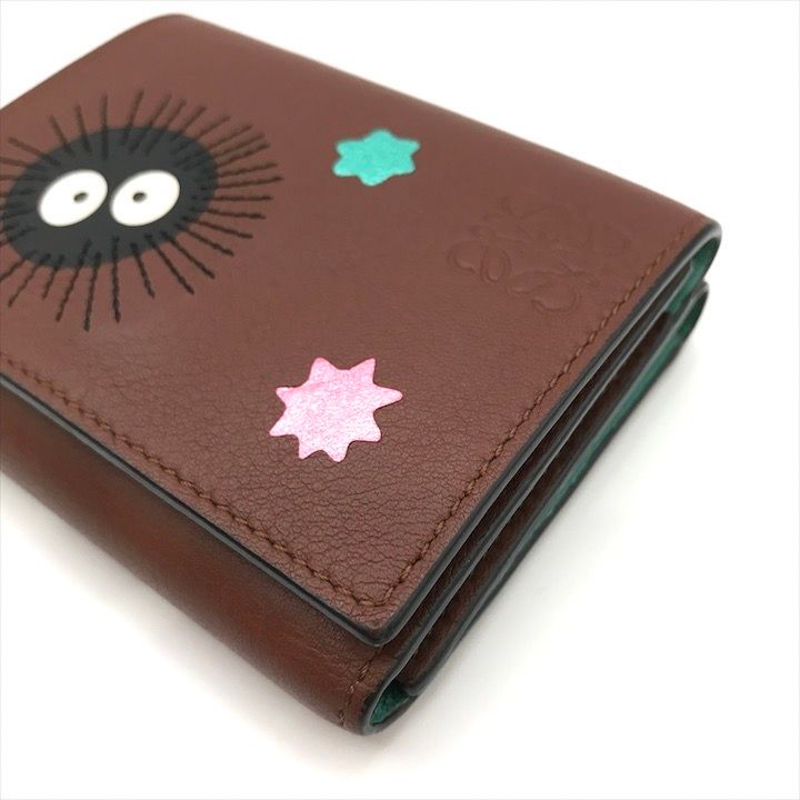 ◇ロエベ◇ロエベ×スタジオジブリ/レザー/アナグラム/チャーム/ブランド LOEWE - 美品 LOEWE ロエベ スタジオジブリ 千と千尋の神隠し