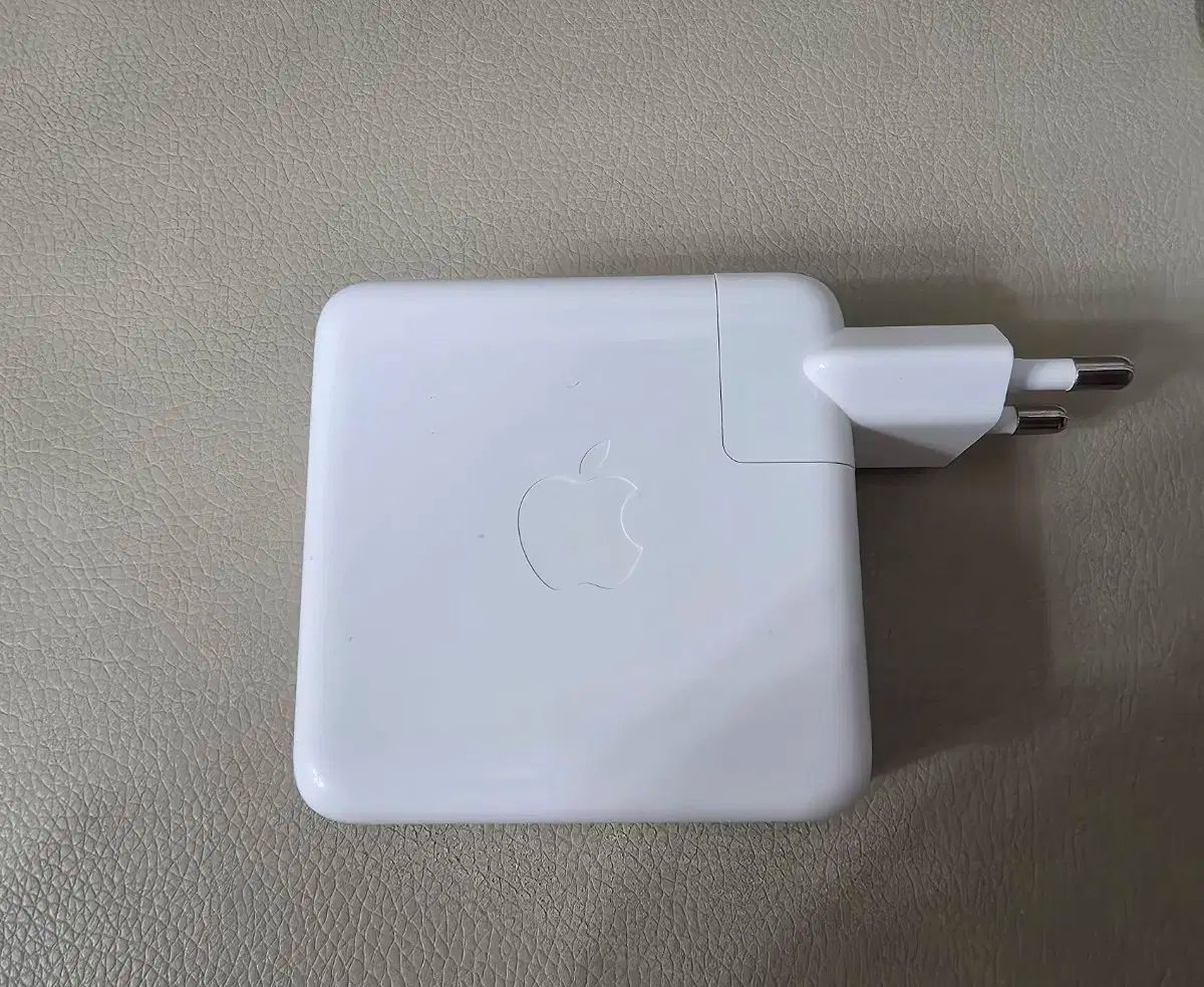 マックブックプロ 13 インチ 充電器 61w C タイプ ケーブル