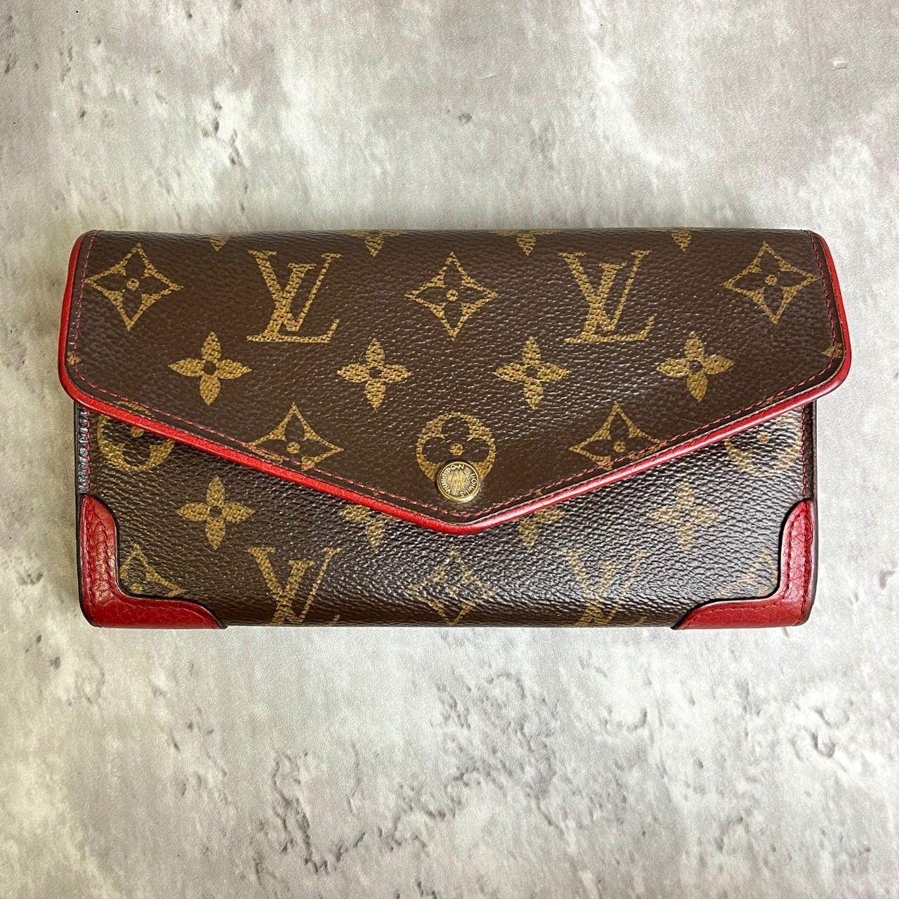 ✨格安✨ LOUISVUITTON ルイヴィトン 長財布 ロングウォレット レティーロ ポルトフォイユサラ モノグラム フラップ ロゴ型押しウォレット  カードケース 定期入れ 小銭入れ PVCレザー レディース ブラウン 茶色 - メルカリ