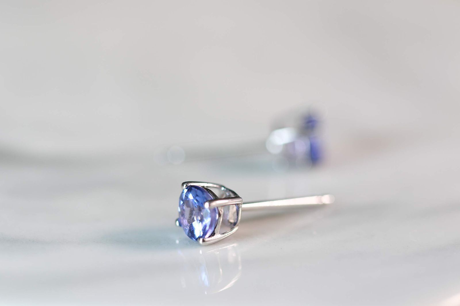 ジェムストーン ホワイトゴールド ホワイトゴールド 女性用タンザナイトイヤリング シェイプタンザナイト手作りジュエリー ラウンドカット タンザナイト 倫理的 本物 オーガニック調達 女性用ダイヤモンド付き 本物のタンザナイトスタッドイヤ NEXPOTALLINN_EU