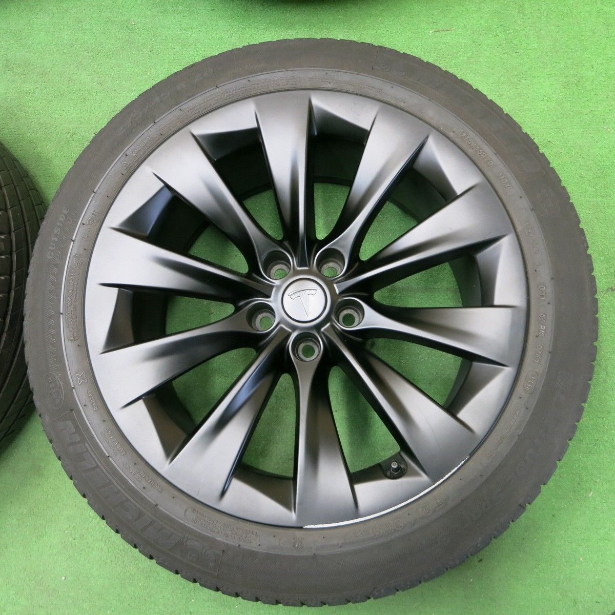 テスラ 純正ホイール 20インチ （バリ溝）美品 テスラ モデル3 19