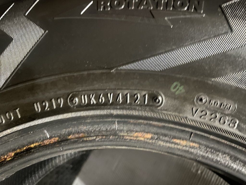 未使用品 2021年製 DUNLOP GRANDTREK SJ6 215/80R15 109/107L LT 15 