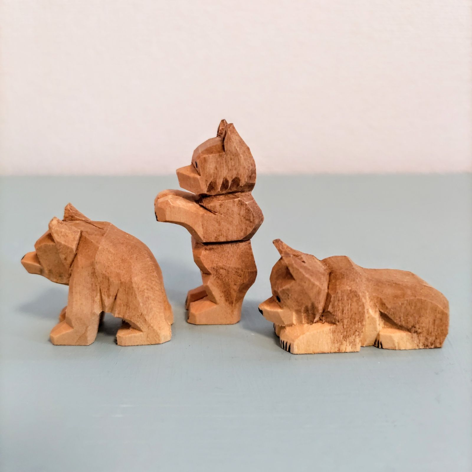 ドイツ工芸品 ミニチュア ひぐま3匹セット 木製 ヘルビッヒ工房
