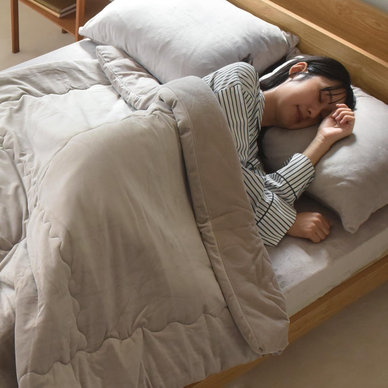 ボンモマン 毛布 シングル 冬 厚手 暖かい うっとりなめらかパフ とろける綿入り 3層毛布 アンジェ bon moment ライトグレー シングル W140×H200