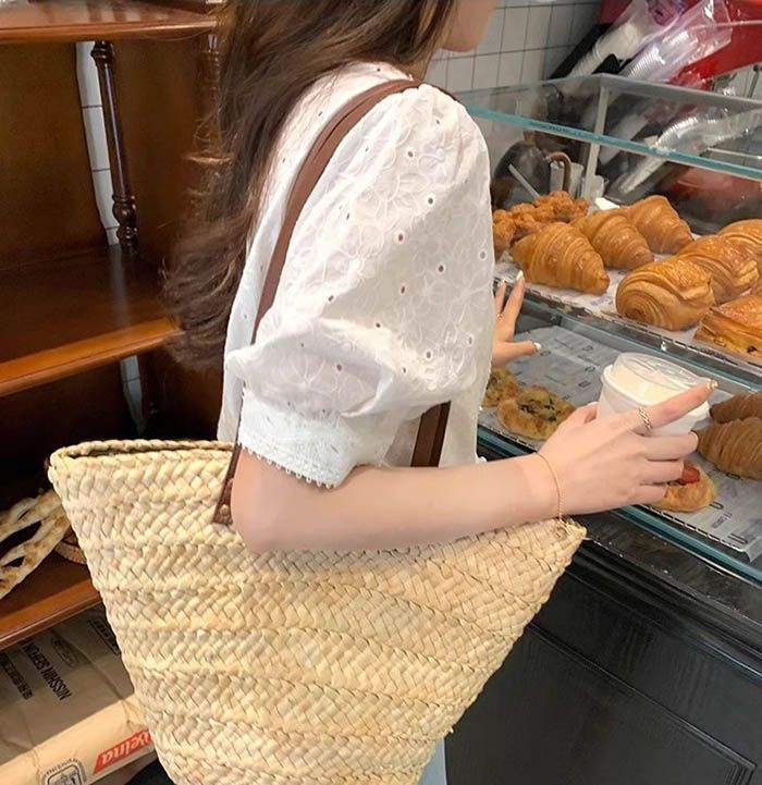 レディース トップス シャツ ブラウス カットソー 半袖 パフスリーブ Vネック レース かわいい 大人可愛い きれいめ シンプル カジュアル 上品 おしゃれ ec650406_s1.jpg