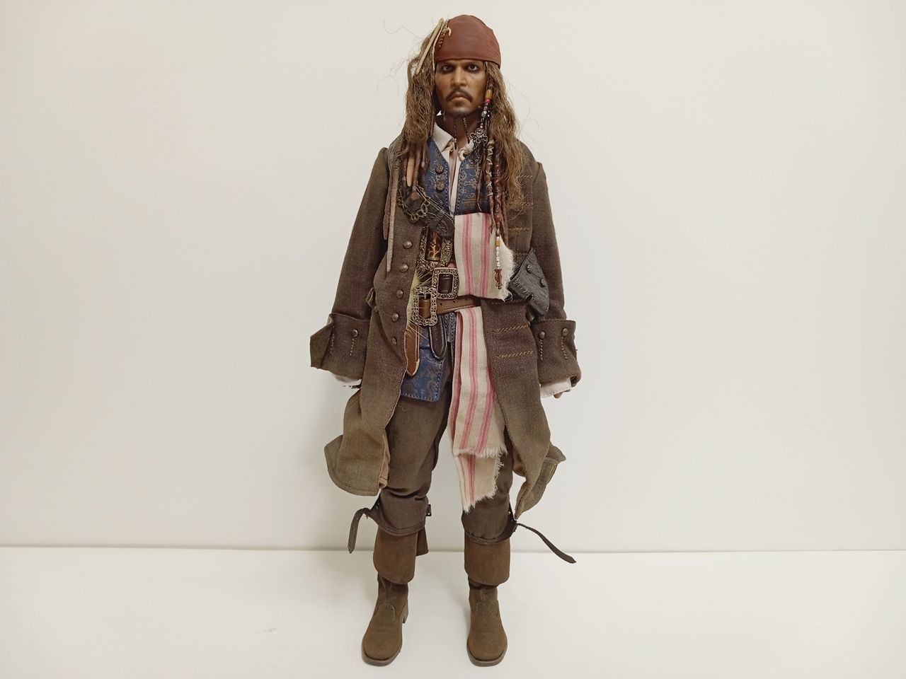 小粋な HotToys ホットトイズ パイレーツ オブ カリビアン 最後の海賊 ムービー マスターピースDX 1 6スケールフィギュア ジャック スパロウ M-5911