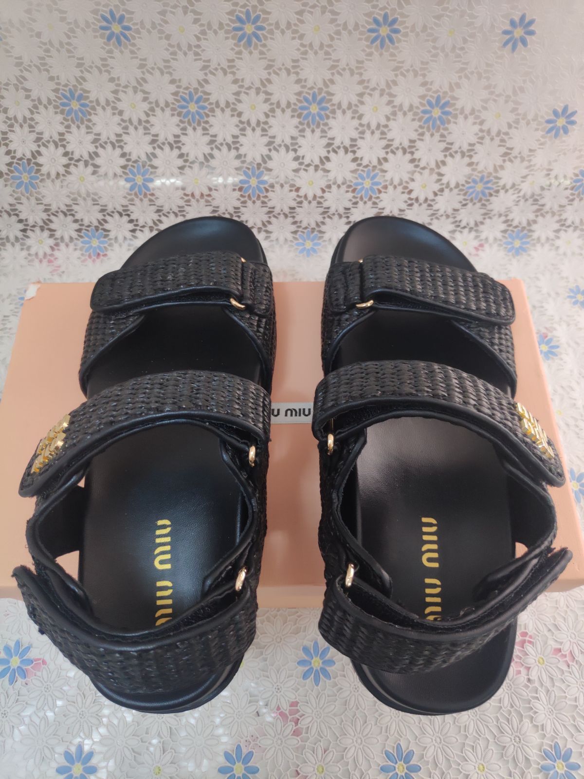 ミュウミュウ SS25 フリップ サンダル ブラック MIUMIU] ミュウミュウ SS25 フリップ サンダル ブラック