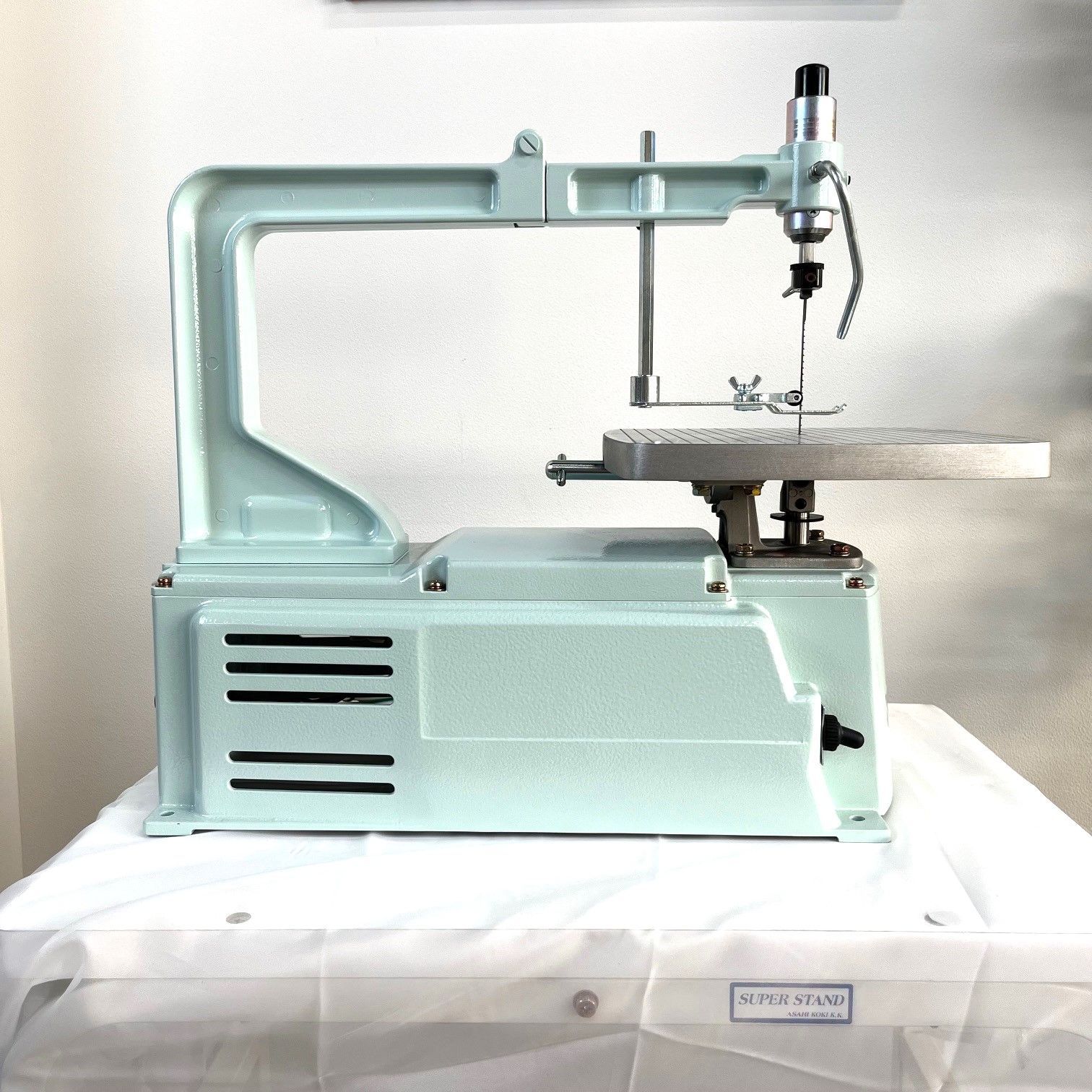  旭工機 AF eco１ 新色 エンジェルブルー 旭工機製 メーカー保証2年 電動糸のこ盤 卓上糸のこ盤 １２台 糸ノコ 糸鋸盤 切断工具 切断機