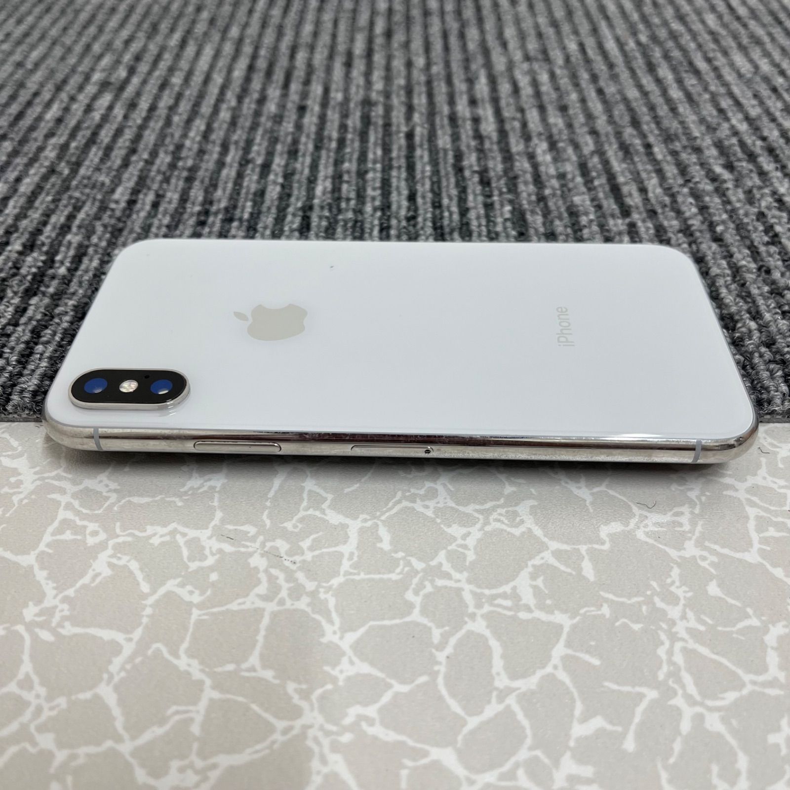 iPhoneX 256GB 【77%】　SIMロックなし iPhoneX 256GB SIMロックなし au シルバー ホワイト - メルカリ