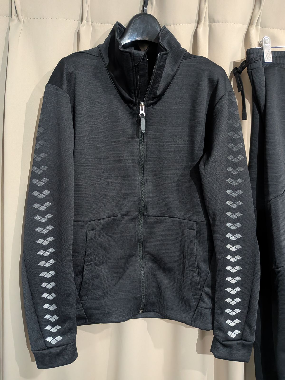 arenaアリーナ ジャージ上下 セットアップ Lサイズ ナイロン グレー arena ジャージ 美品 arena アリーナ ナイロン ジャージ 上下