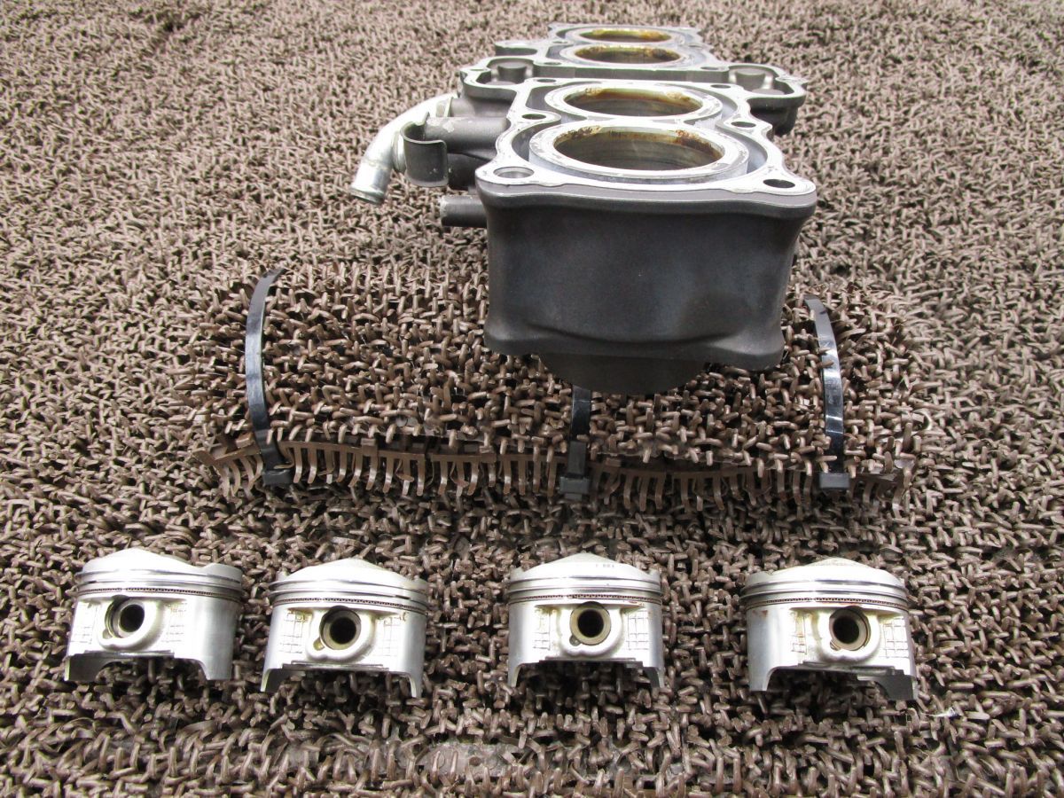 シリンダー ピストン