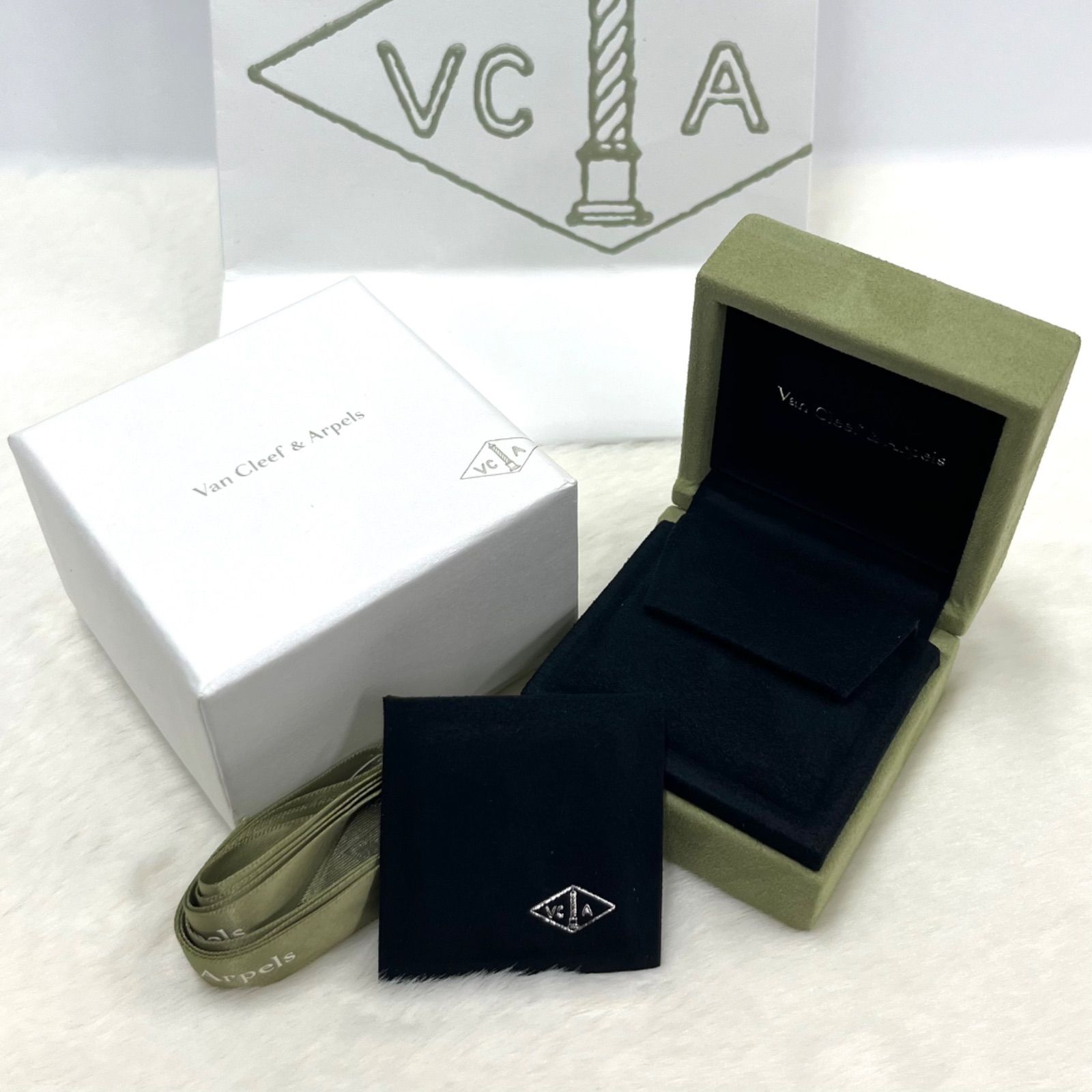 【美品】Van Cleef & Arpels、ポーチ、リボン付き　空箱 Van Cleef & Arpels ギフトボックス 空箱 - メルカリ