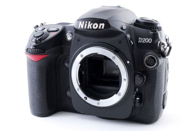 〓デジタル一眼レフ〓Nikon D200 ダブルズームキット ニコン Nikon D200 標準&超望遠ダブルズームセット 美品 一眼