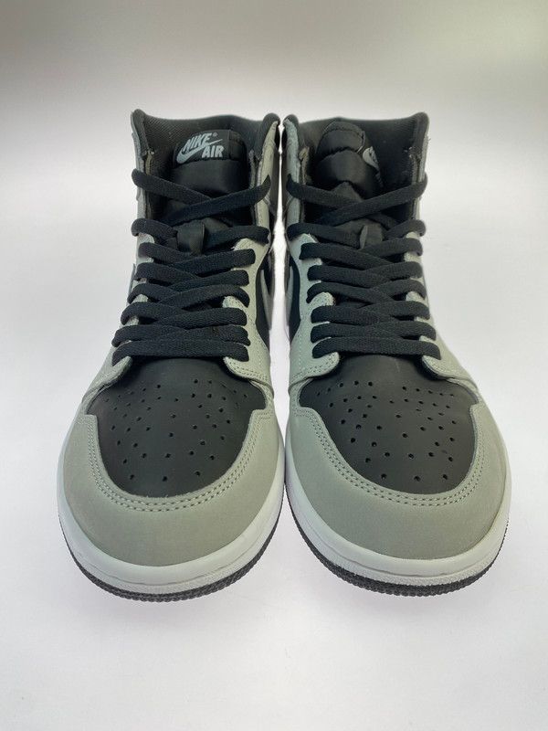 シャドウ スニーカー