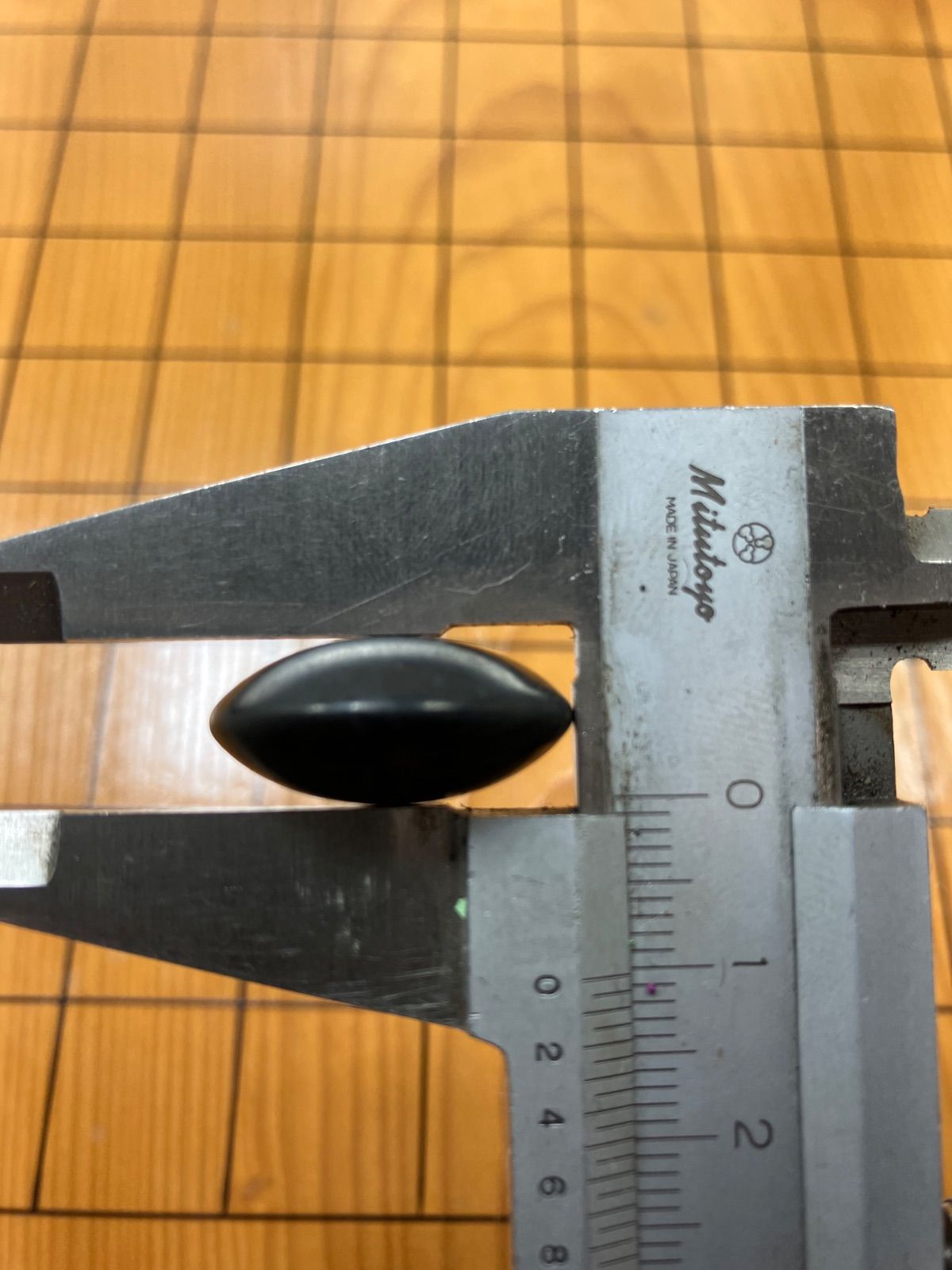 【限定1セット】碁石碁盤　蛤碁石　白180個　黒180個　カケ無し　へそ付き 囲碁教授盤セットの碁石(磁石付き) 碁石サイズ直径約3.5cm 白石