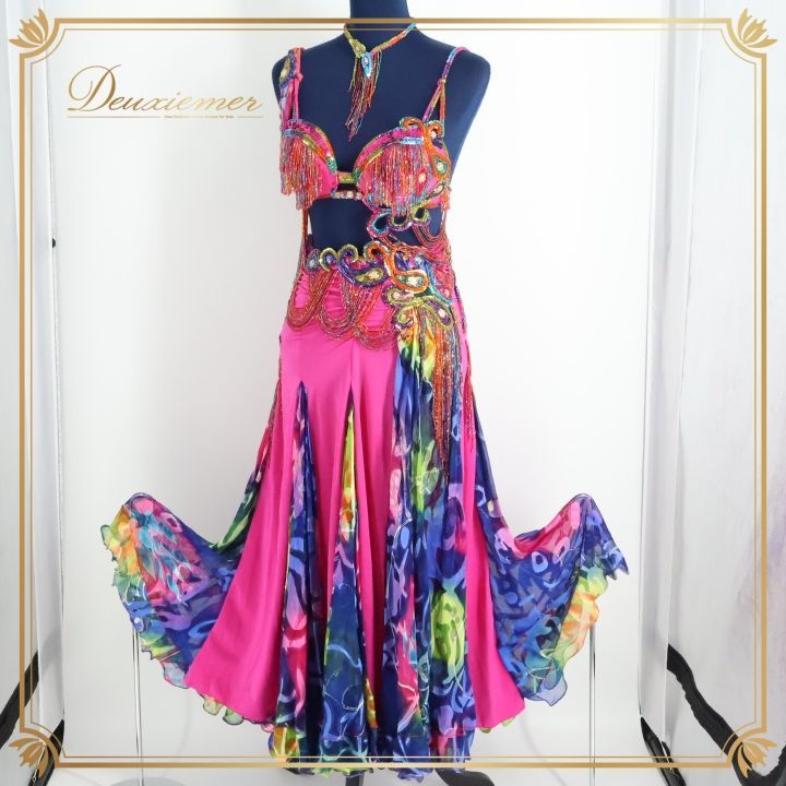 ベリーダンス オリエンタル 衣装 上下セット ベラ Bella ピンク系 ブルー系 青 グリーン系 緑 ビーズ スパンコールラメ 装飾 ラメ 練習 舞台 発表会 カラフル 豪華 煌びやか トップス スカート アクセサリー セット スリット