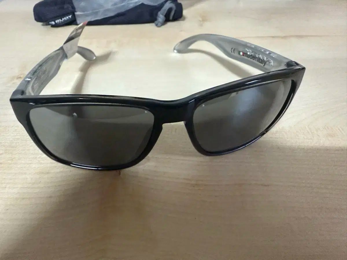 ヴァレンティノ ルディー スピンホーク ファッション サングラス