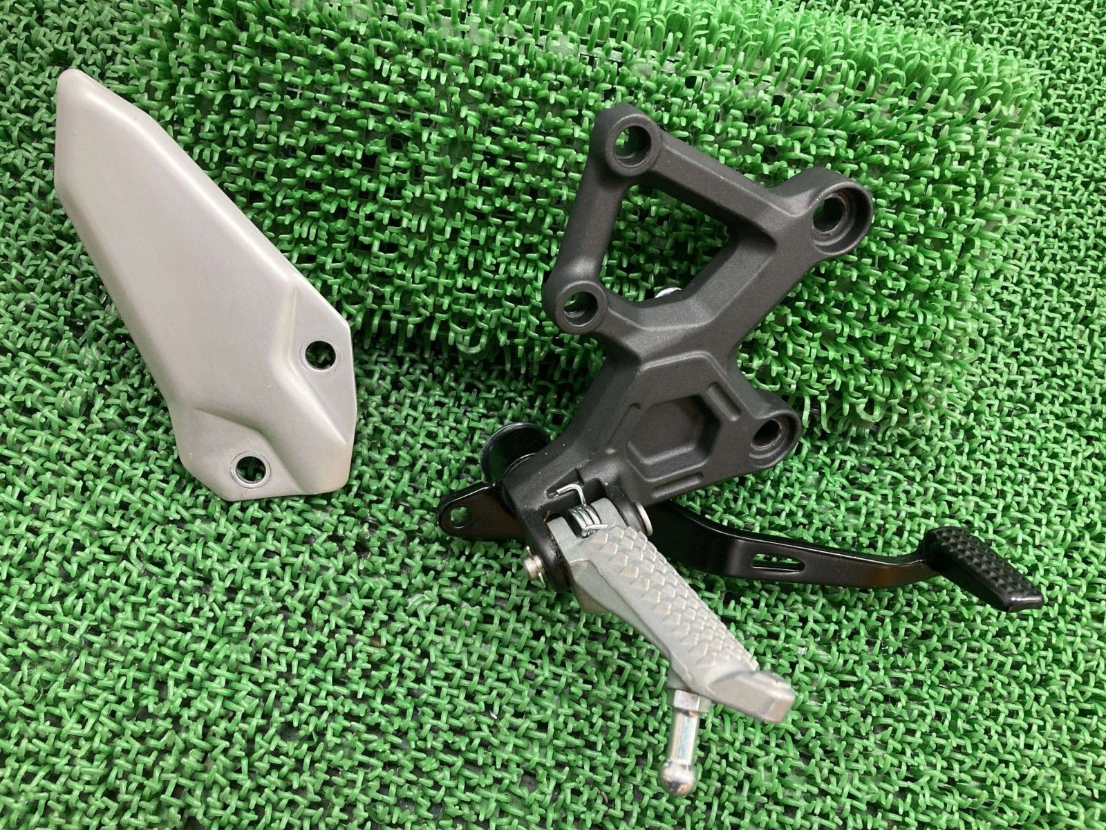 ZX-25R ステップ 右 SKT カワサキ 純正 バイク 部品 ZX250E ブレーキペダル ペグ ヒールガード コケキズ無し 車検 Genuine Mi