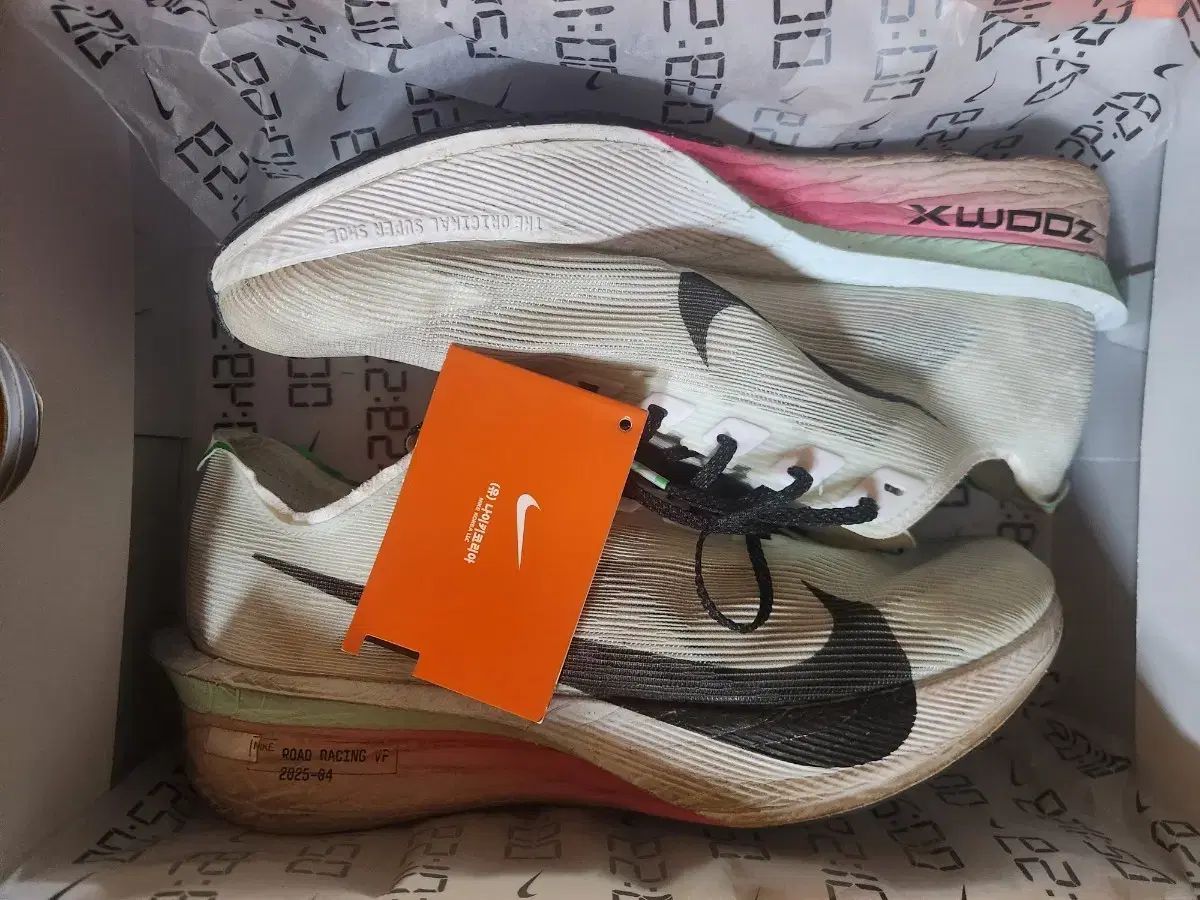 ナイキ ヴェイパーフライ4 270サイズ