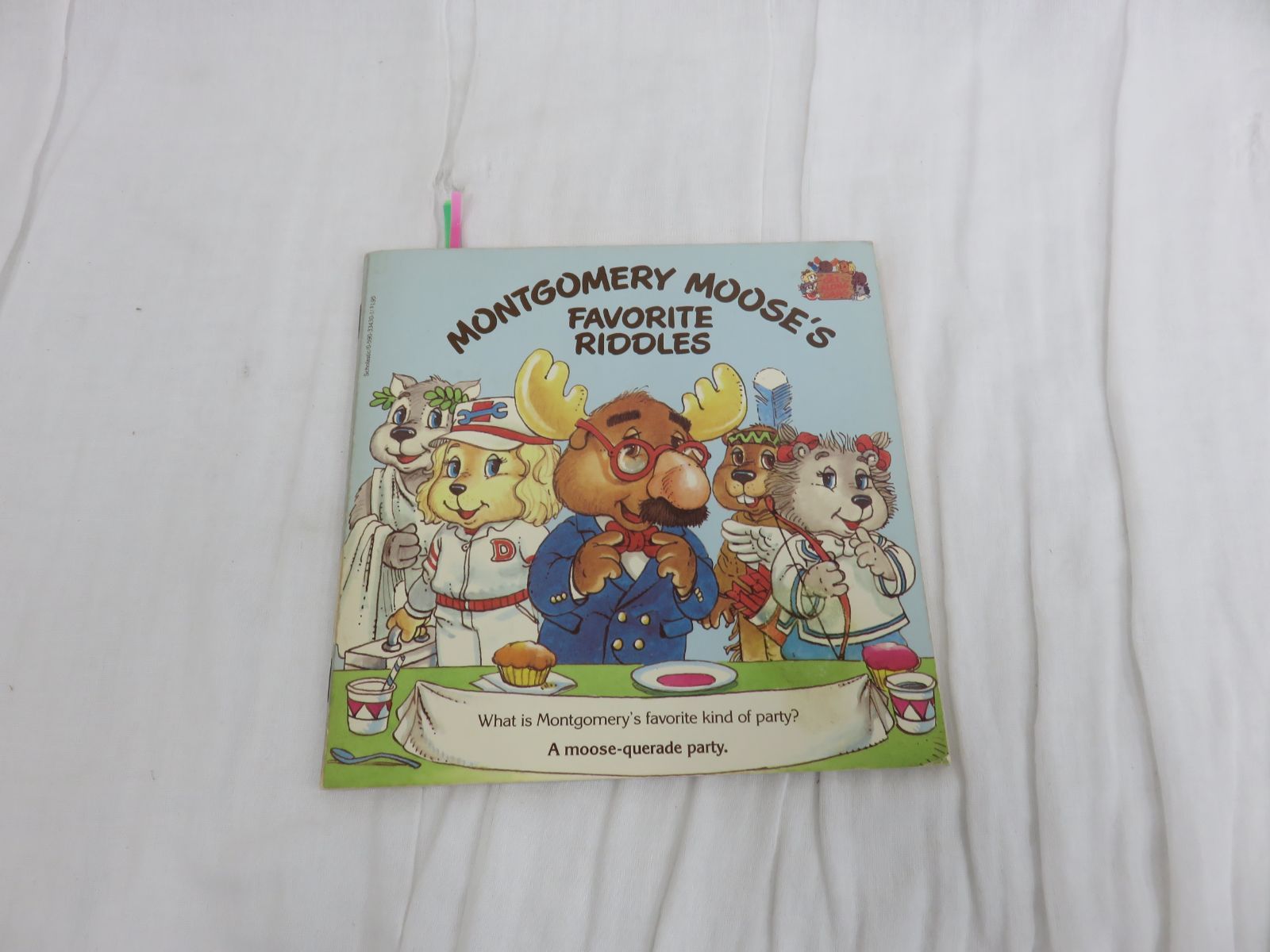洋書 Montgomery Moose’s Favorite Riddle 作：マイク・セイラー イラスト：ニール・マクフィート Scholastic Inc.