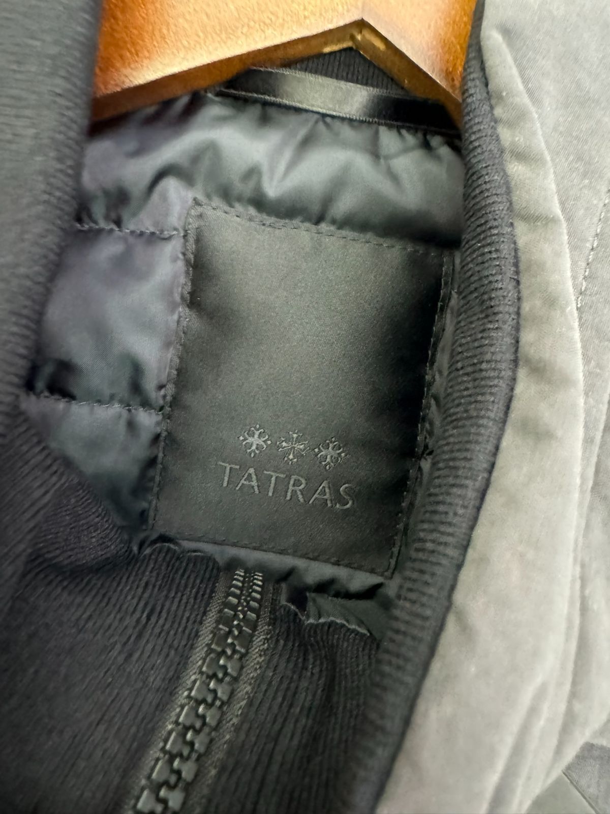 新品未使用品 定価6万 TATRAS タトラス アストーン ASTONE ダウン×ナイロン ブルゾン 薄手ダウン ブラック 02 Mサイズ  PAWNSHOPRiZ パウンショップリズ - メルカリ