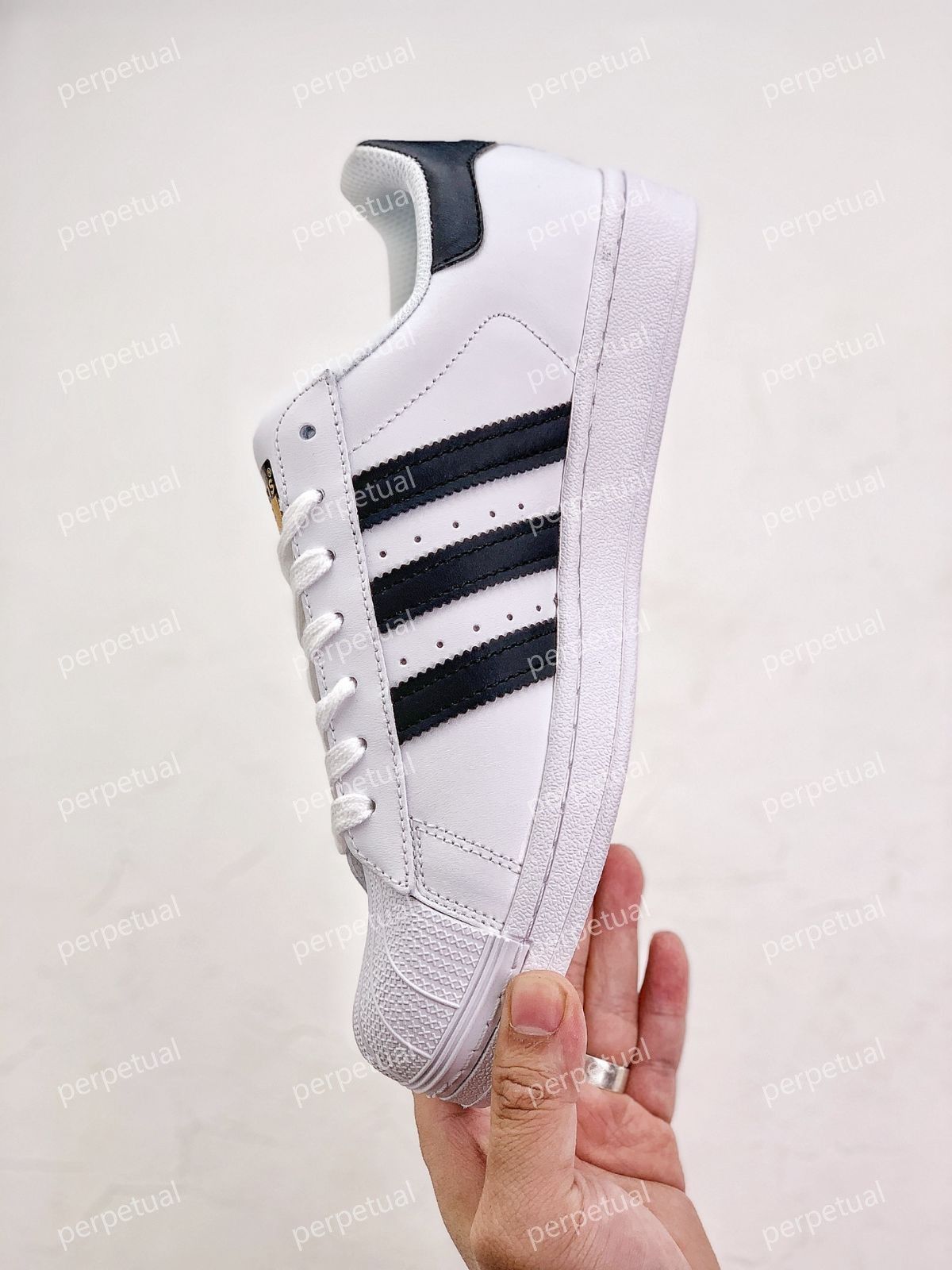 新品【Adidas】 originals superstar スニーカーホワイトゴールドスニーカー 男女同型