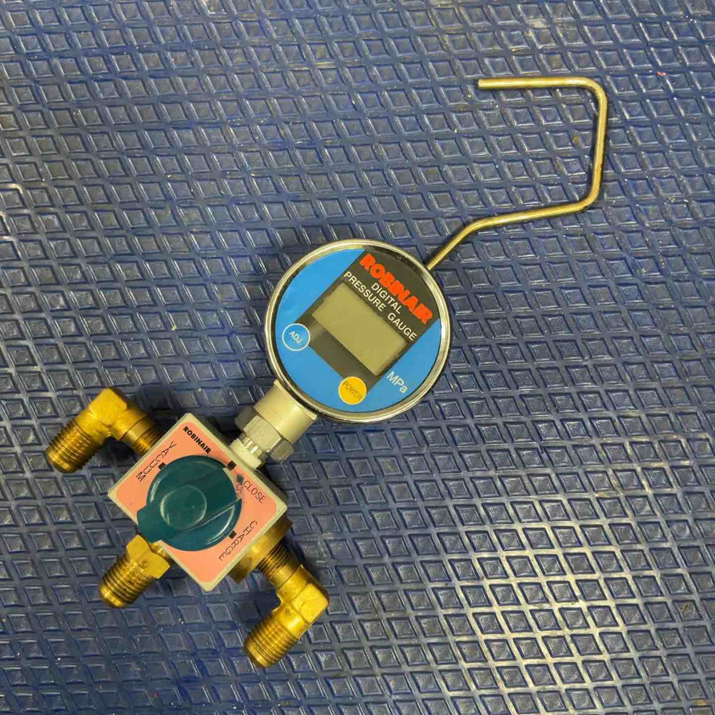 ゲージマニホールド