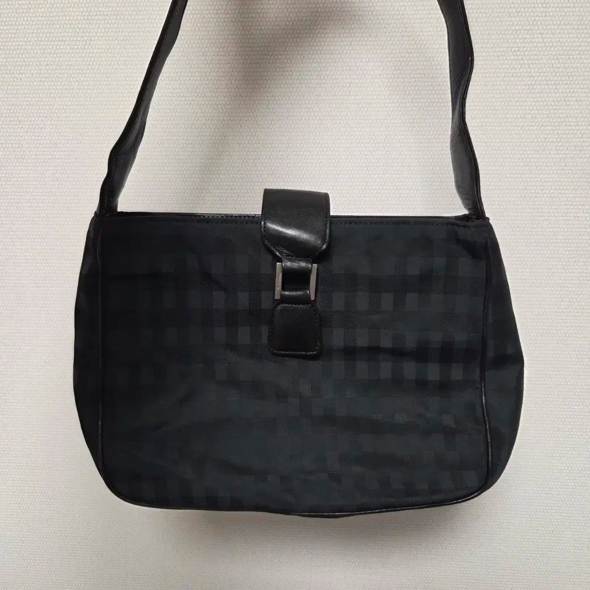 人気ブランドの Aquascutum アクアスキュータム ヴィンテージ ショルダー バッグ