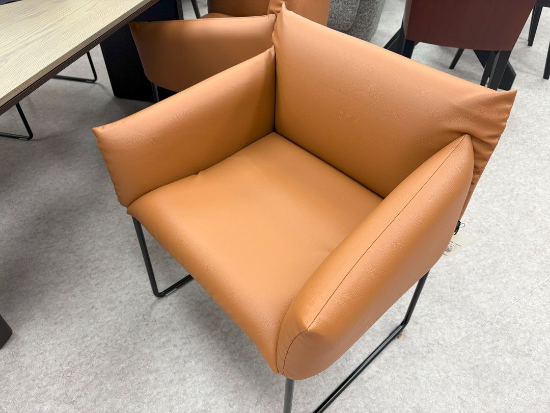 取付無料！カッシーナIXC カクトチェア 本革ベージュダイニングチェア✨ 取付無料！カッシーナIXC カクトチェア 本革ベージュダイニング