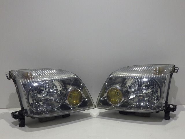 新品 エクストレイル T30 左ヘッドライト エクストレイル 前期 ヘッドライト 左右 T30/NT30 HID 1670 イ