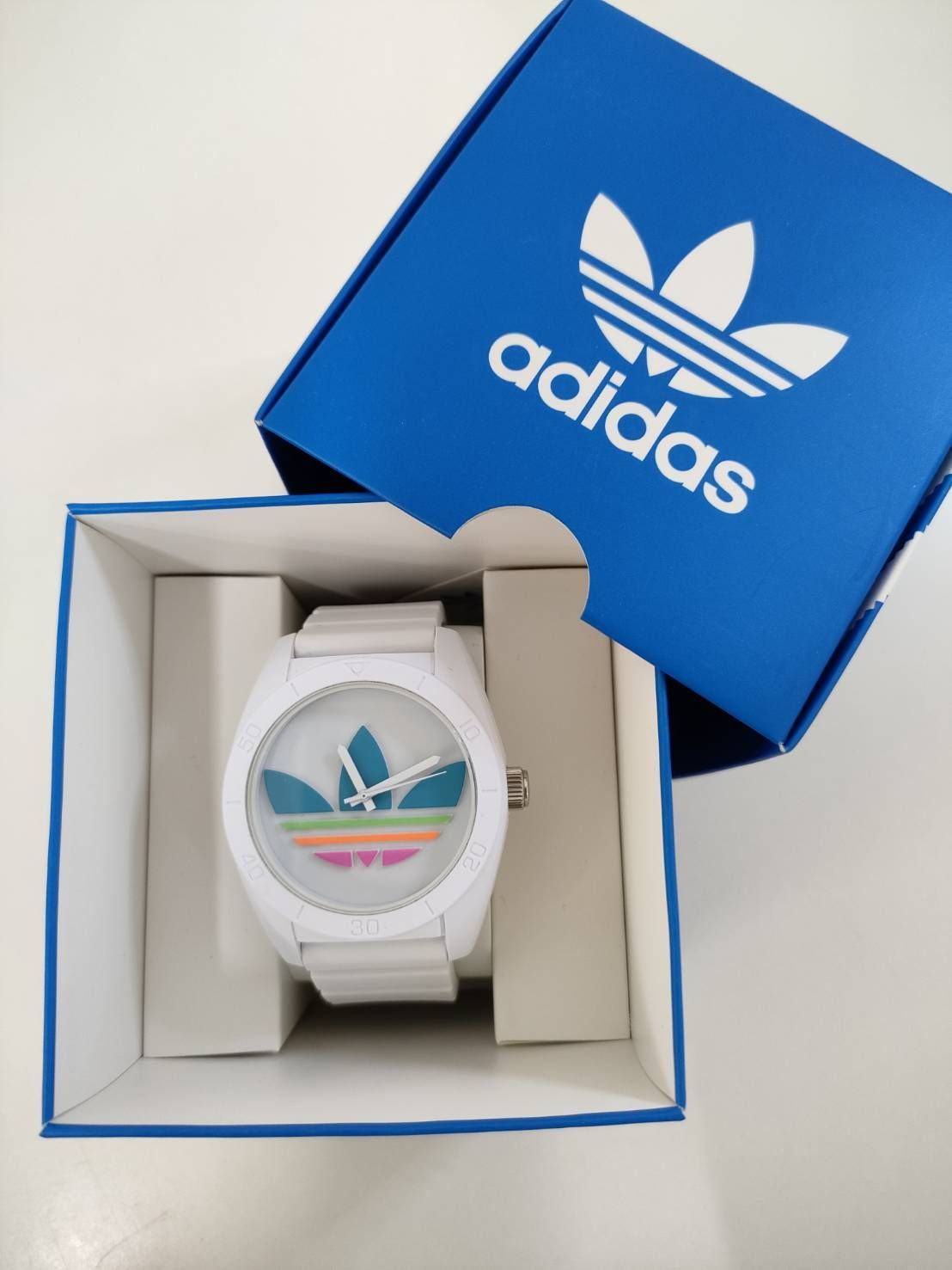 S【美品】最終値下げ adidas アディダス 腕時計 サンティアゴ 箱付き