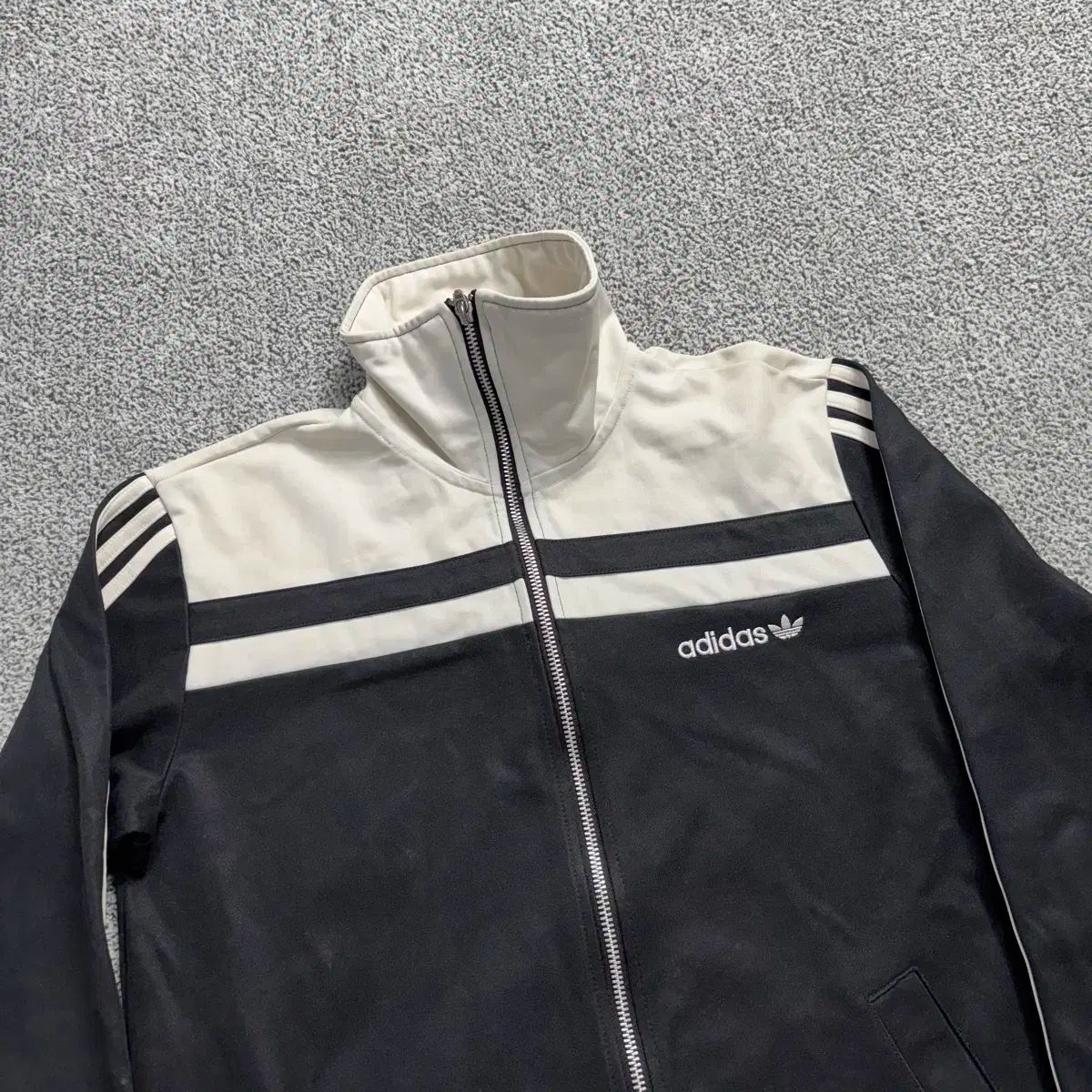 共感 adidas アディダス 83 ヨーロッパ バイ トラックトップス ジャージ 送料無料の商品多数！