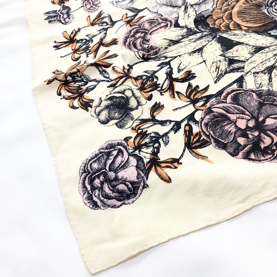 総柄 ベージュ系