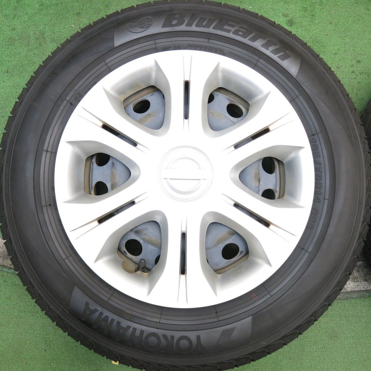 超バリ溝 23年 ほぼ10分 日産 E12 ノート 純正 スチール 185 70R14 ヨコハマ ブルーアース AE01F 14インチ PCD100 4H 5092102HAノ FFCRYSTALESIA_COM