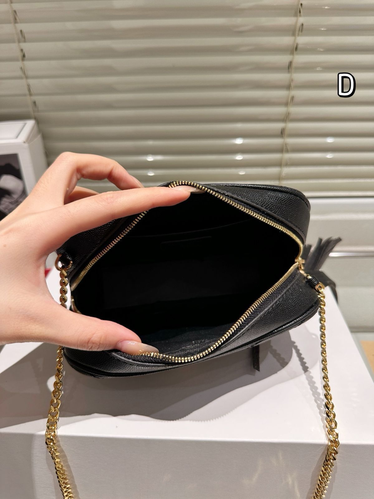 【超安い】 今日 YSL Loulou Camera Bag YSL ルル カメラバッグ