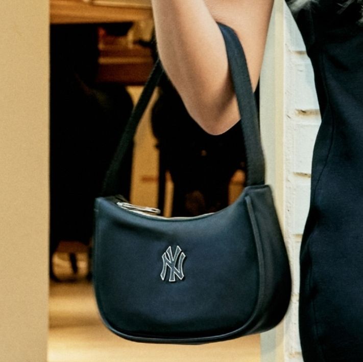 新品]新品 MLB KOREA ホーボーバッグ 日本未入荷 NYLON HOBO BAG