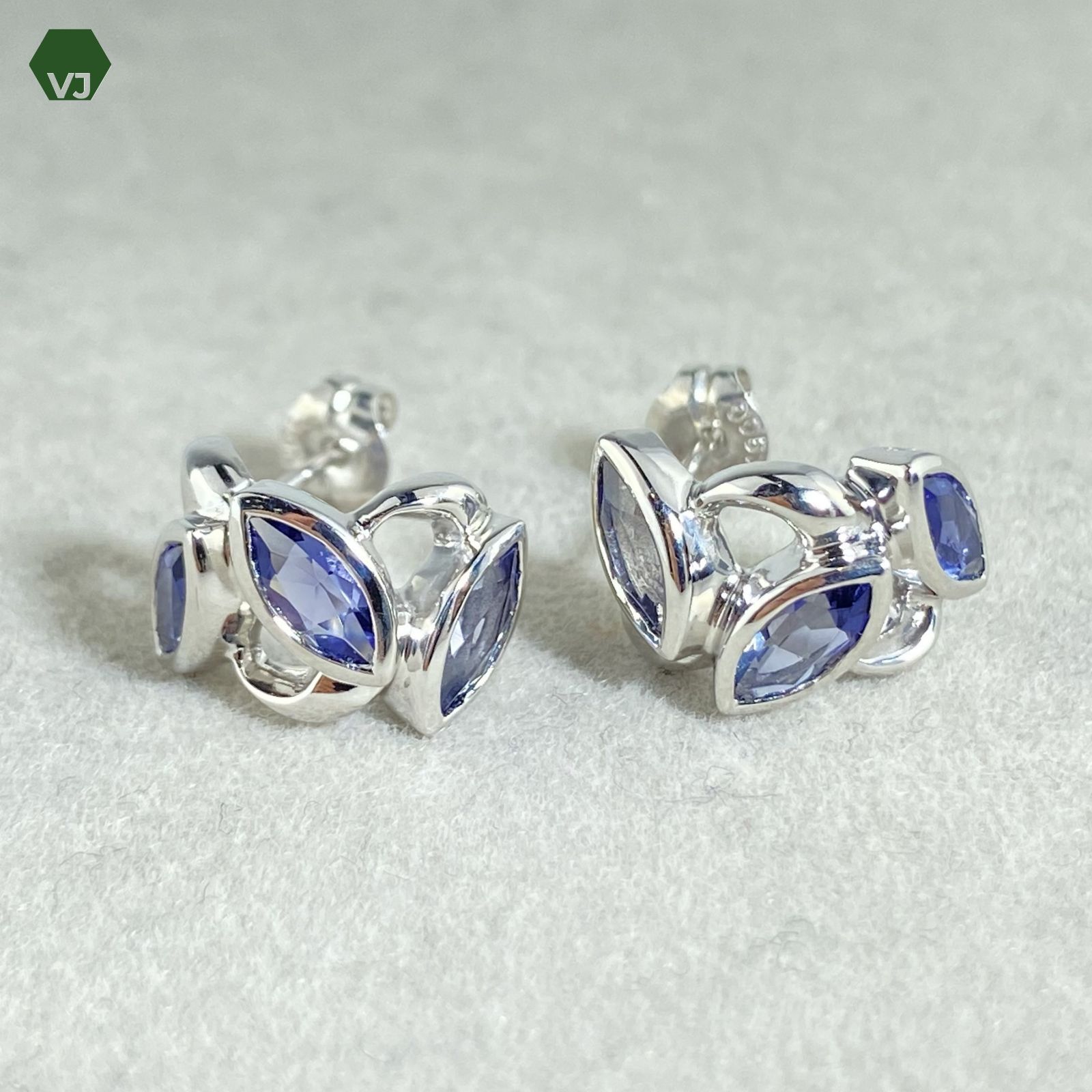 21-10】【ルジアダ】アイオライト ピアス 【中古】【750WG/PT900】☆By 