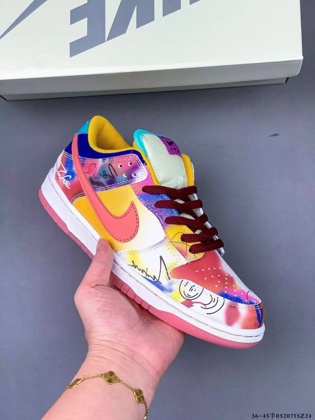 Nike SB Dunk Low   Futura Laboratories Sunblush (Friends and Family)