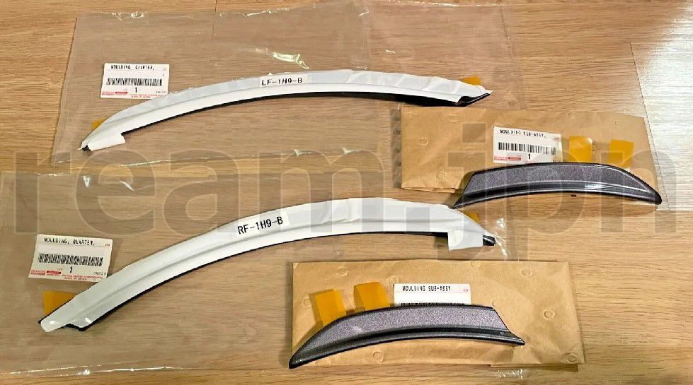 レクサス RC F 純正 リアフェンダーモール 黒 212 裏面加工済 流用に RC-F