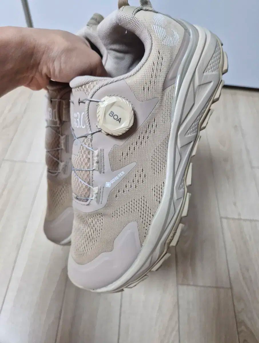 トレッキングシューズ