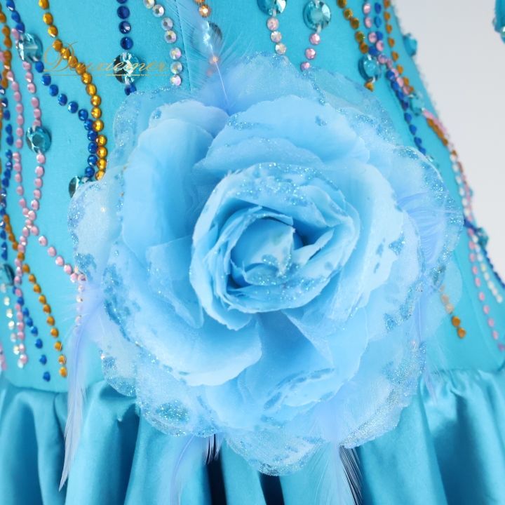 社交ダンス 衣装 ラテン ドレス ワンピース 水色 レース フリル 青 デモ 競技 ダンス パーティ 発表会 ブルー系 かわいい フリルスカート コサージュ 競技用 おしゃれ 大人用 女性用 Mサイズ LLC-HASEGAWATOSO_COM